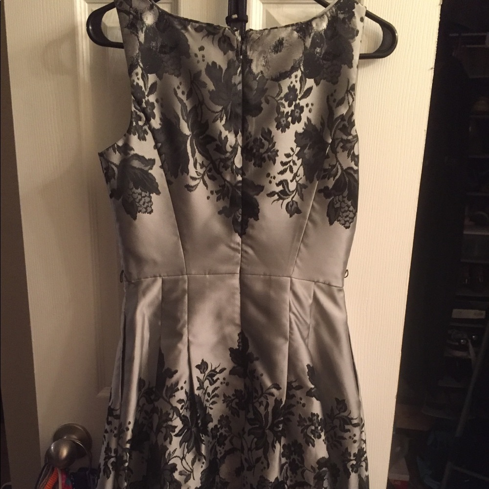 Dress - Picture 4 of 4